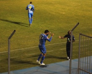 Nacional de Nova Serrana/MG empata com Friburguense/RJ e continua na liderança nacional fribuguense